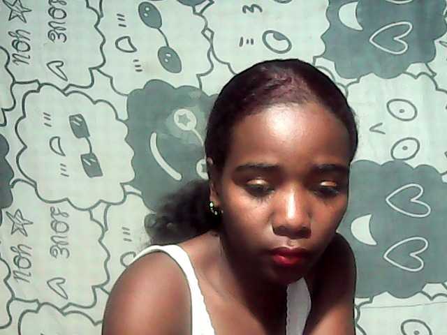 LandiQueen12 live cam on BongaCams
