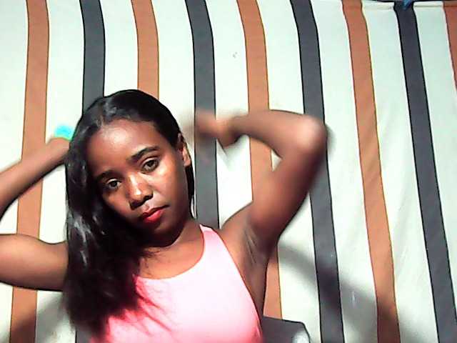 LandiQueen12 live cam on BongaCams