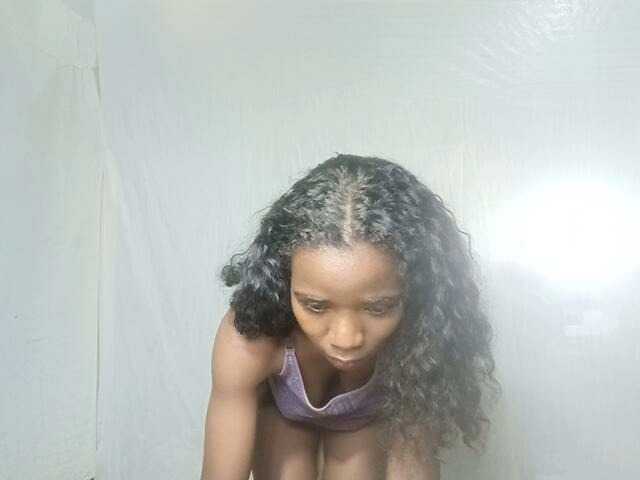 LandiQueen12 live cam on BongaCams