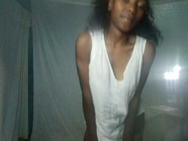 LandiQueen12 live cam on BongaCams