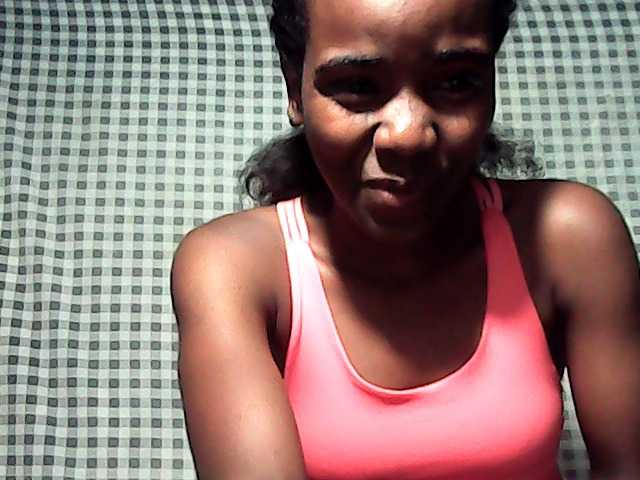 LandiQueen12 live cam on BongaCams