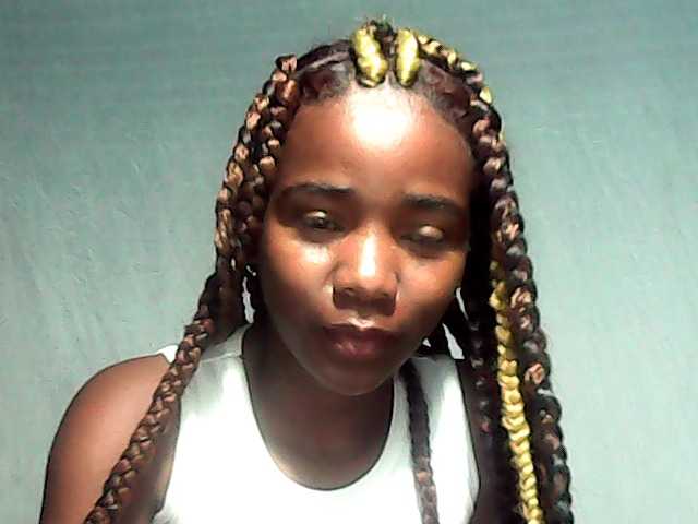 LandiQueen12 live cam on BongaCams