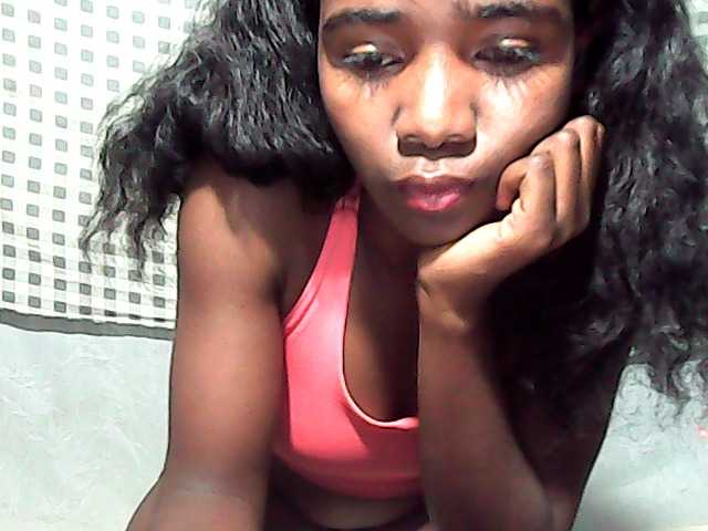 LandiQueen12 live cam on BongaCams