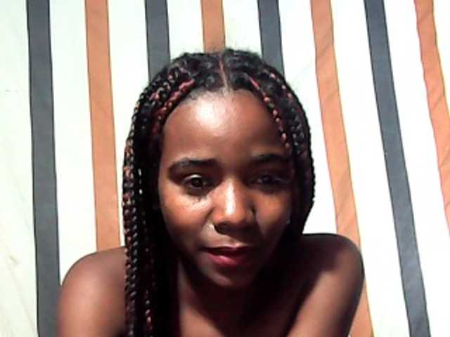 LandiQueen12 live cam preview