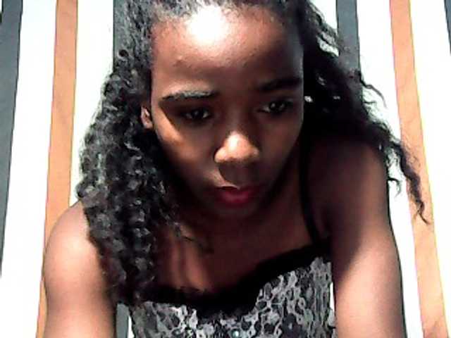 LandiQueen12 live cam preview