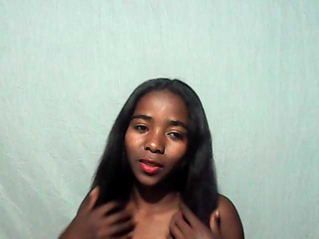 LandiQueen12 live cam on BongaCams