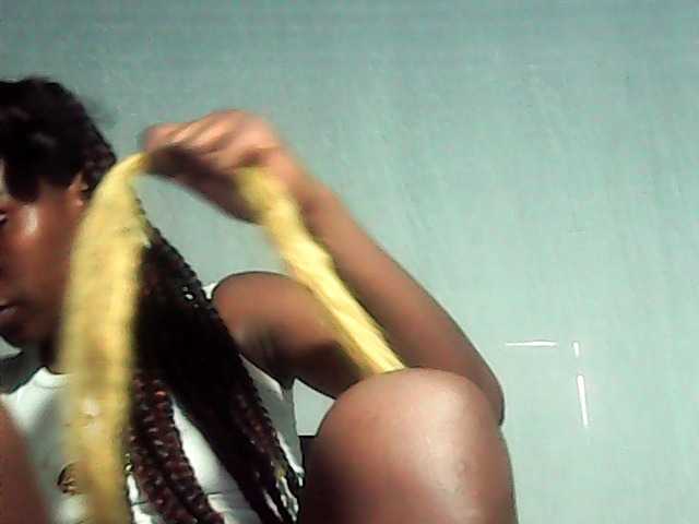 LandiQueen12 live cam on BongaCams