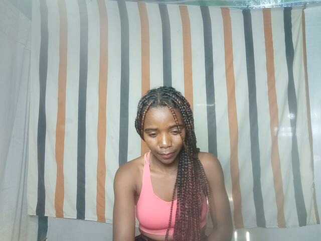 LandiQueen12 live cam on BongaCams
