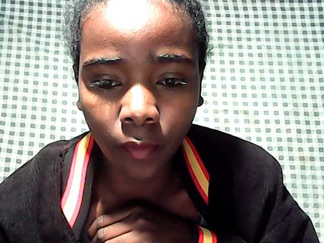 LandiQueen12 live cam on BongaCams