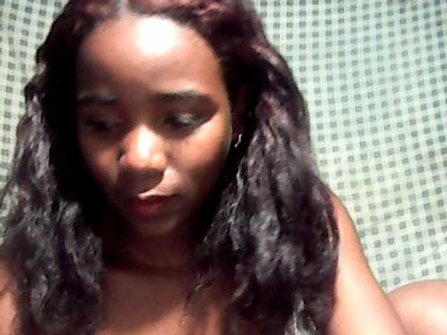 LandiQueen12 live cam on BongaCams