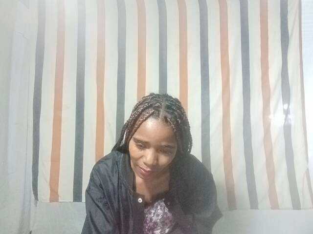 LandiQueen12 live cam on BongaCams