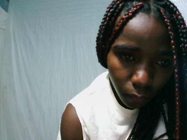LandiQueen12 live cam on BongaCams
