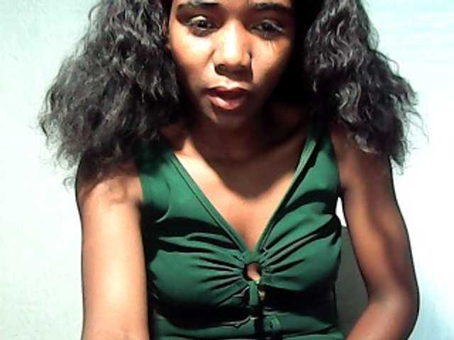 LandiQueen12 live cam on BongaCams