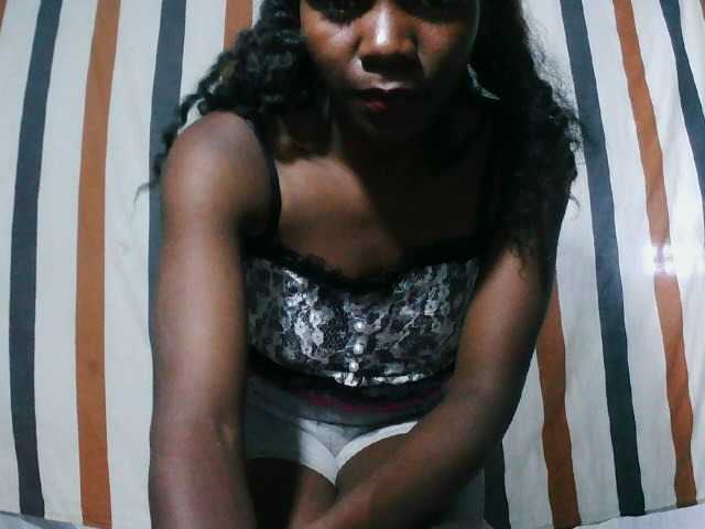 LandiQueen12 live cam on BongaCams