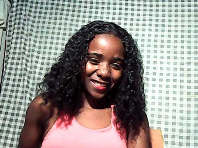 LandiQueen12 live cam on BongaCams