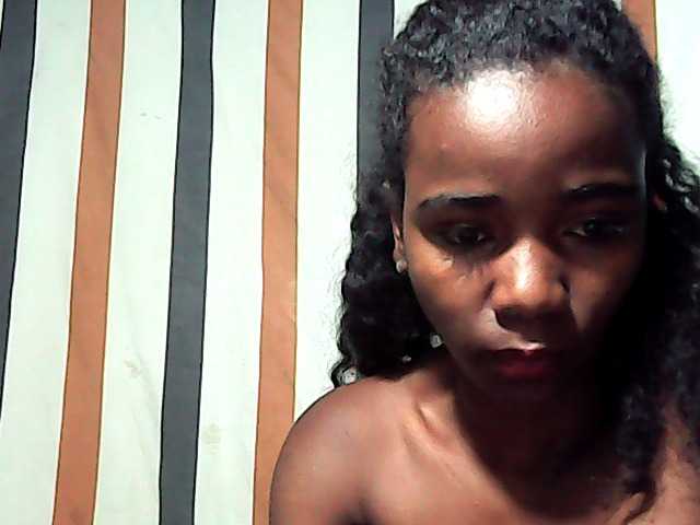 LandiQueen12 live cam on BongaCams
