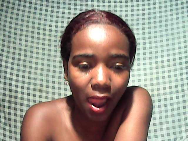 LandiQueen12 live cam on BongaCams