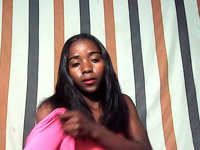 LandiQueen12 live cam on BongaCams