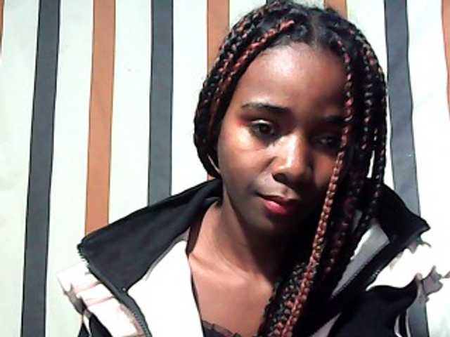 LandiQueen12 live cam on BongaCams