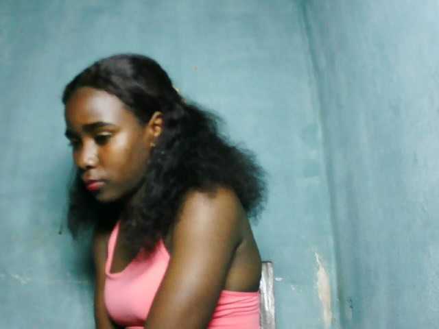 LandiQueen12 live cam on BongaCams