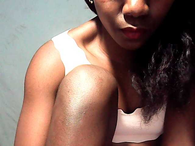 LandiQueen12 live cam on BongaCams