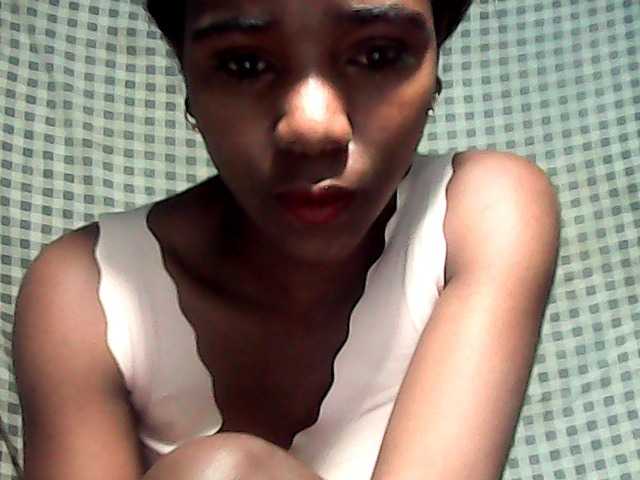 LandiQueen12 live cam on BongaCams