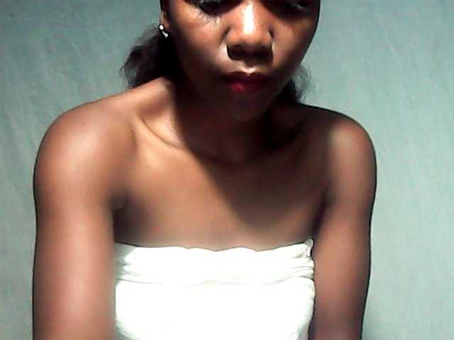 LandiQueen12 live cam on BongaCams