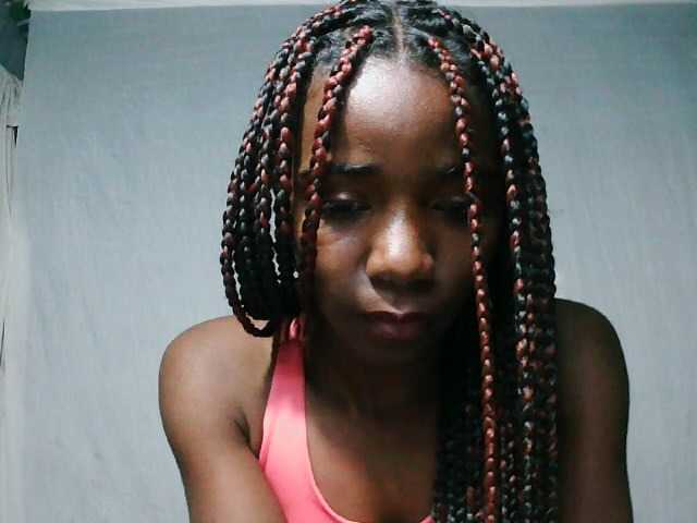 LandiQueen12 live cam on BongaCams