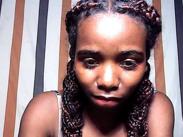 LandiQueen12 live cam on BongaCams