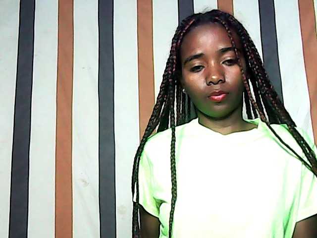 LandiQueen12 live cam on BongaCams