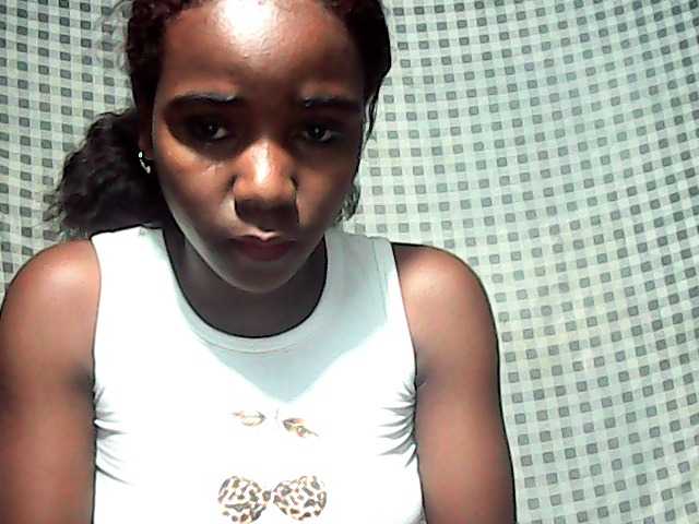 LandiQueen12 live cam on BongaCams