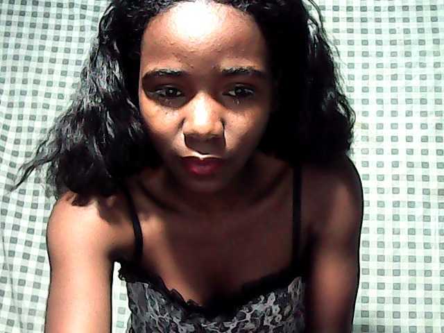 LandiQueen12 live cam on BongaCams