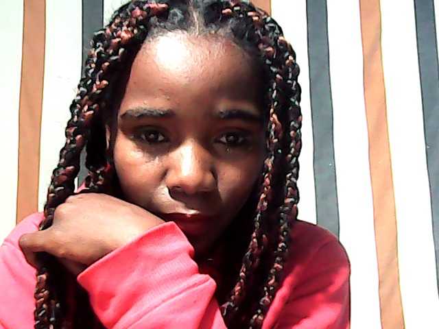 LandiQueen12 live cam on BongaCams