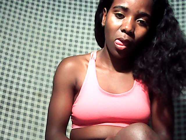 LandiQueen12 live cam on BongaCams