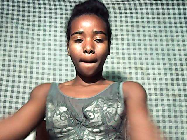 LandiQueen12 live cam on BongaCams