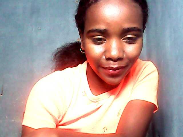 LandiQueen12 live cam on BongaCams