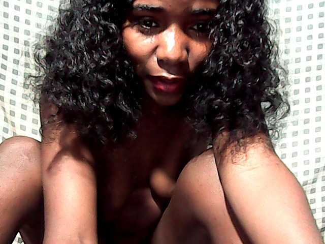 LandiQueen12 live cam on BongaCams