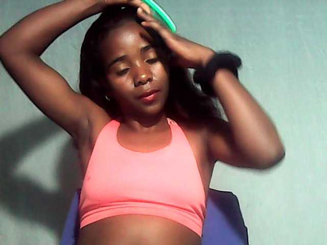 LandiQueen12 live cam on BongaCams