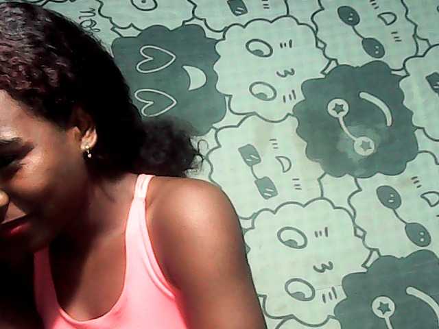 LandiQueen12 live cam on BongaCams