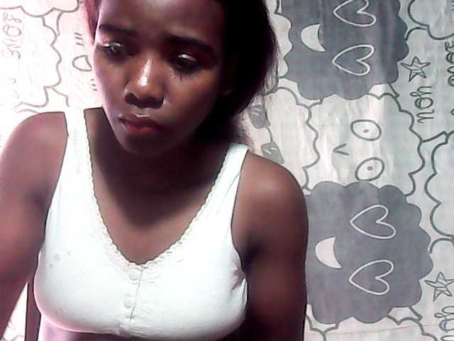 LandiQueen12 live cam on BongaCams