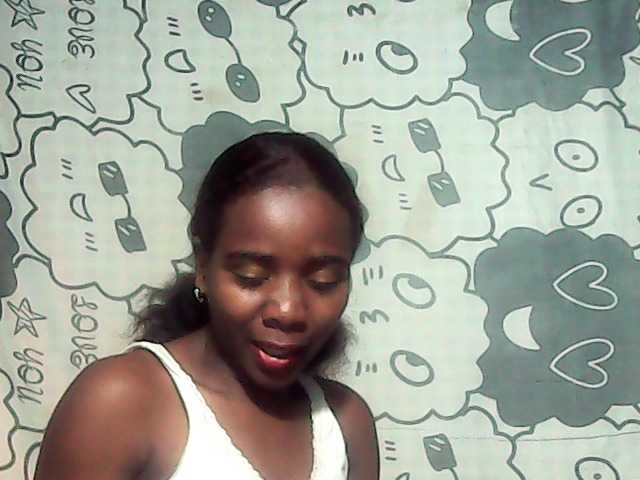 LandiQueen12 live cam on BongaCams