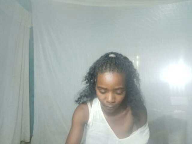 LandiQueen12 live cam on BongaCams