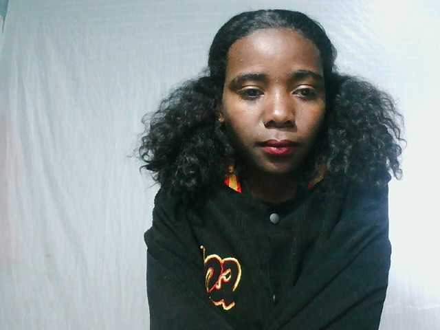 LandiQueen12 live cam on BongaCams