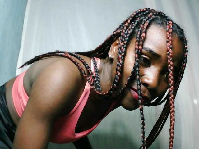 LandiQueen12 live cam on BongaCams