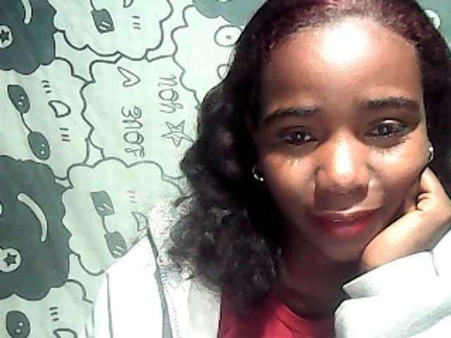 LandiQueen12 live cam on BongaCams
