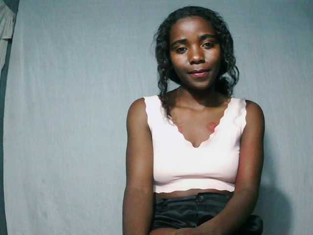 LandiQueen12 live cam on BongaCams