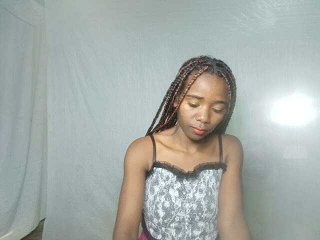 LandiQueen12 live cam on BongaCams