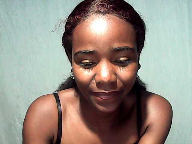 LandiQueen12 live cam on BongaCams