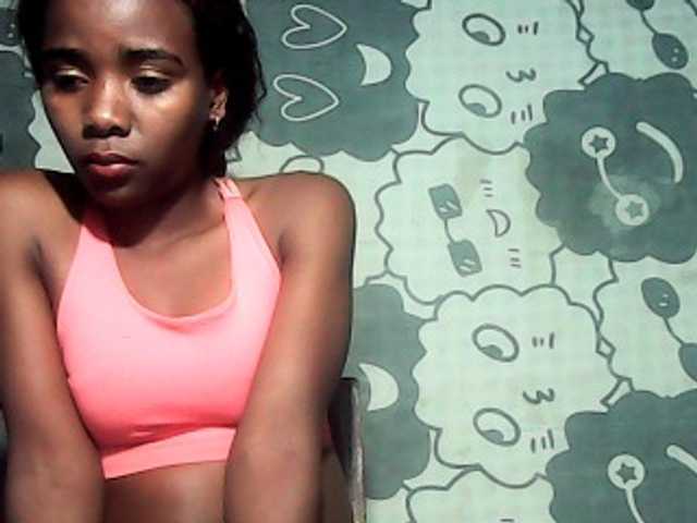 LandiQueen12 live cam preview