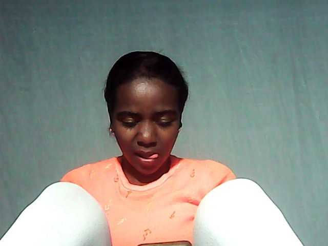 LandiQueen12 live cam on BongaCams